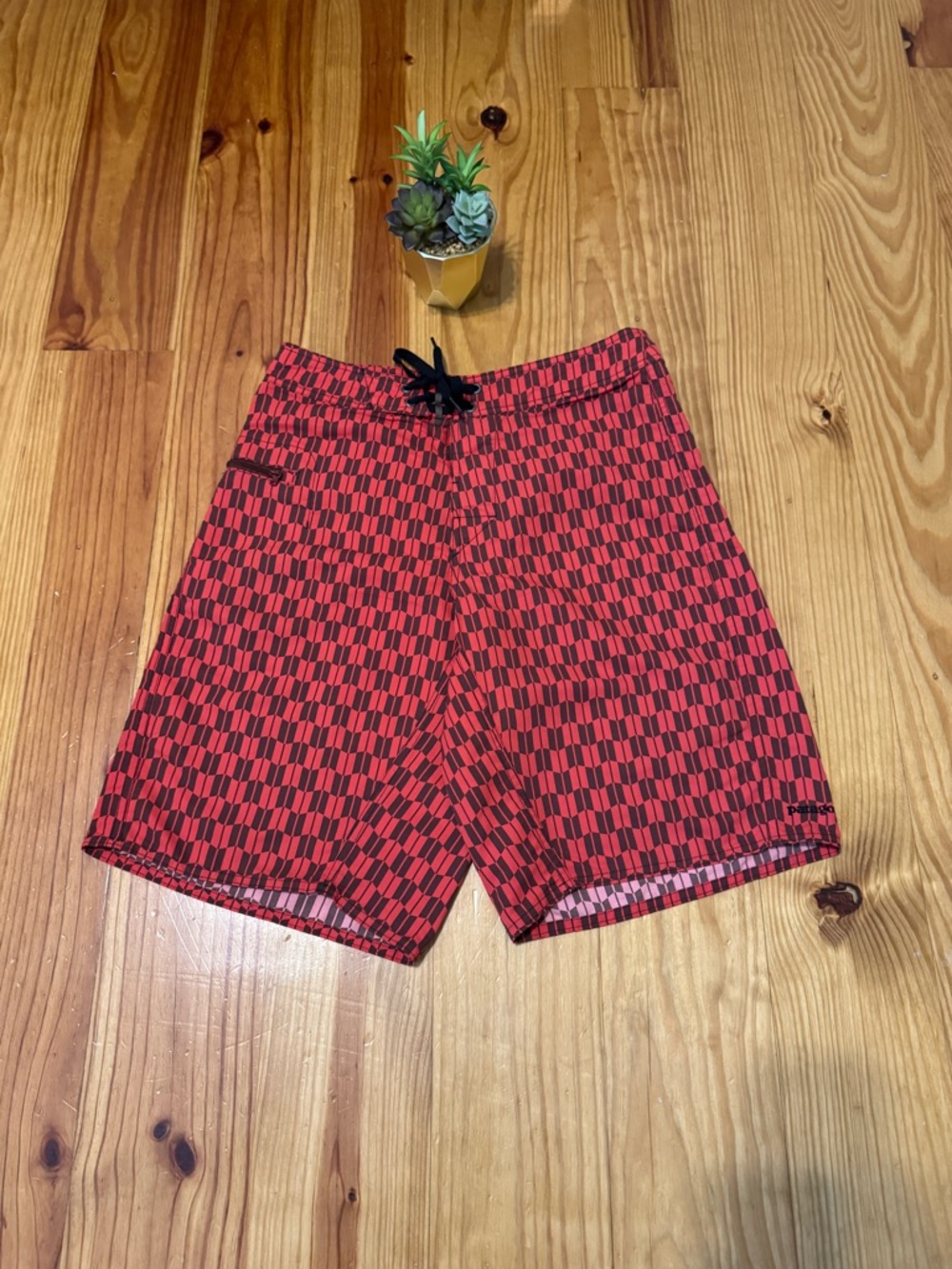 Patagonia Wavefarer Board Shorts Quiver Glowing Ember Zip Pocket Men's Sz 28
